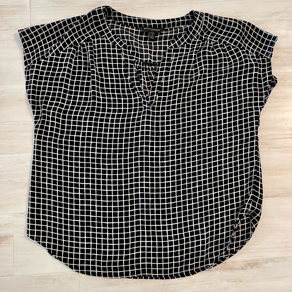 Banana Republic Black & White Checkered Short Sleeve Shirt Women’s Petite Size S